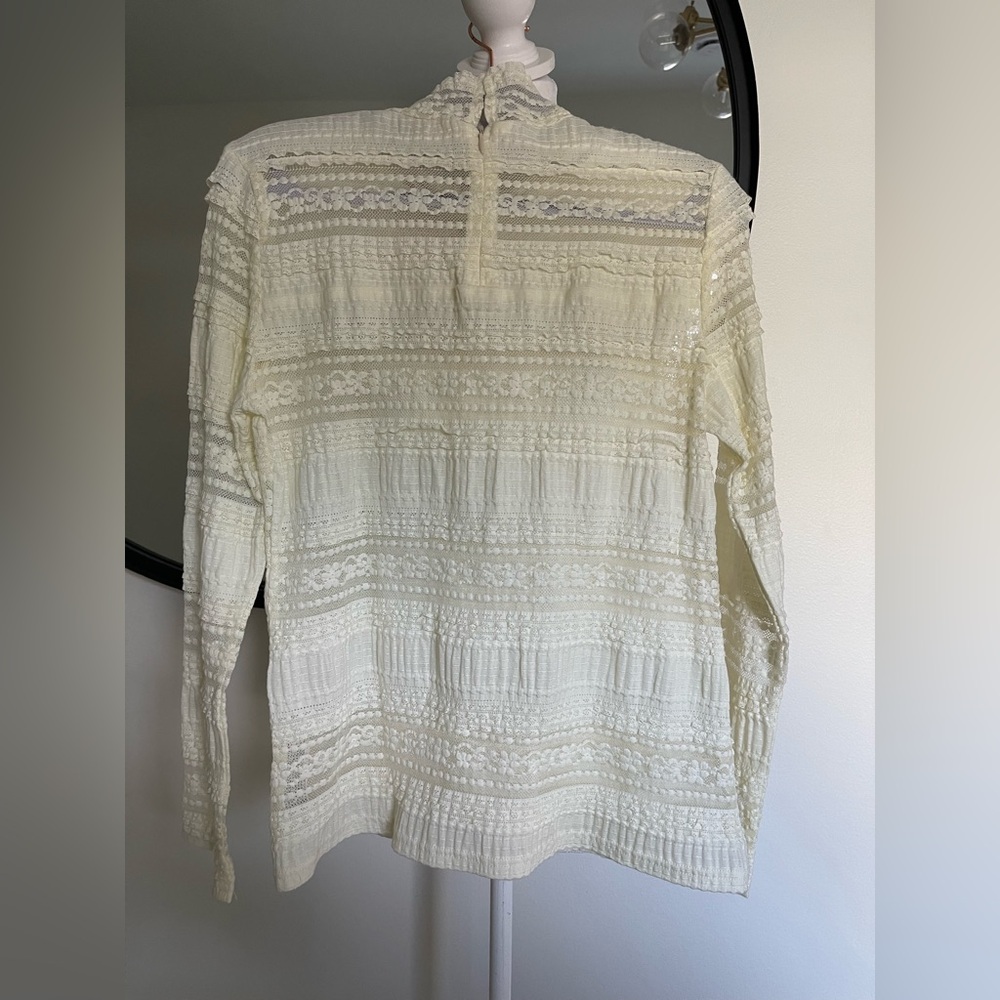NWT EVEREVE Women's Endless Rose Mock Neck Textured Lace Top. Size medium - Picture 9 of 11